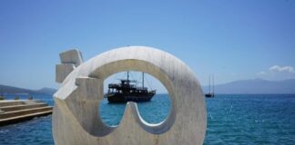 Rama ndan fotot: Copëza arti buzë shëtitores së Sarandës