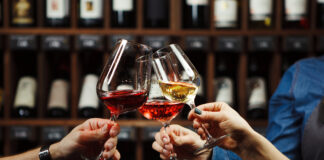 Francezët konsumojnë më pak verë për shkak të inflacionit të lartë