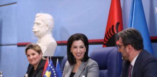 Vizita e komisionit të arsimit nga Kosova, bën bashkë deputetë të majtë e të djathtë në MAS