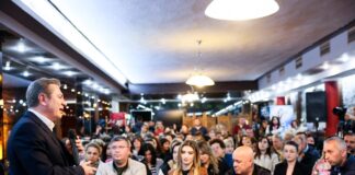 Gjiknuri dhe Llatja takim me mjekët dhe infermierët: Vota për PS, garanci për vijimin e rritjes së pagave dhe investimeve në shëndetësi