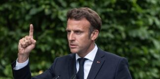 Macron firmos reformën e pensioneve/ Shpërthen dhuna në Francë, digjet komisariati