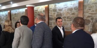 Paqe për Fiter Bajram, PD në Elbasan shtrëngon duart me Gjiknurin dhe Llatjen