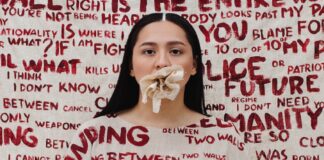 “Duke qëndruar mes dy mureve”/ Ylli i Eurovizionit publikon këngën e re për situatën në Rusi