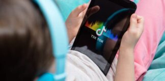 A duhet hequr Tiktok? Ekspertët sugjerojnë fshirjen nga telefonat e administratës edhe në Shqipëri