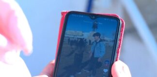 Rreziku nga teknologjia, Psikologët: Fëmijët marrin shembull prindërit