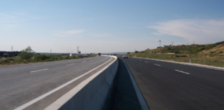 Aksident në aksin rrugor Rrogozhinë-Lushnjë, karrotreci përplas për vdekje 50-vjeçarin