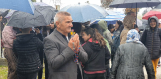 Udha e Kryqit/ Besimtarët katolikë në Shkodër kryejnë ritualin e shenjtë, përkujtim i vuajtjeve të Jezu Krishtit