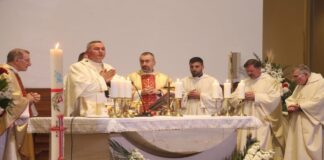 Sot besimtarët katolikë festojnë Pashkën/ Imzot Arjan Dodaj: Falë Krishtit jemi bërë më të fortë se sa nata