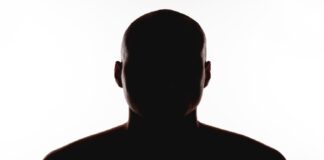 Angli/ Vrasësi shqiptar mbërrin me gomone! The Sun: Na bllokoi gjykata, i dha anonimitet