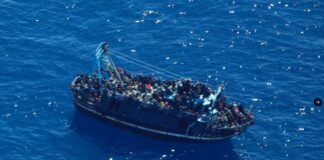 Përmbytet anija me 400 emigrantë në ujërat e Greqisë, kapiteni braktis mjetin e lundrimit! Pasagjerët në rrezik