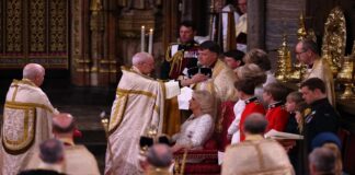 Pas Mbretit Charles III, kurorëzohet edhe bashkëshortja e tij Mbretëreshë Camilla