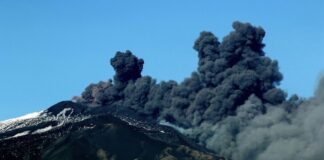 Shpërthen vullkani Etna, ndalohen fluturime për shkak të hirit të përhapur
