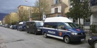 Detajet/ U shtrua në spital pasi ra në pranga, 27-vjeçari u arrestua për vjedhje atletesh