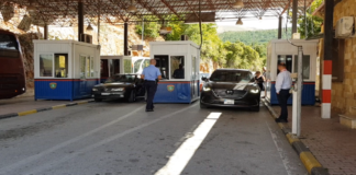 Elbasan/Tentoi të vriste fqinjin duke e goditur me automjet dhe levë për çështje toke/ Kapet 34-vjeçari në Kapshticë