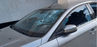 Dëmtohet gjatë natës një makinë pranë një resorti