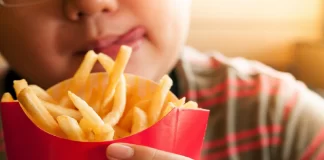 Pesë ushqime që më mirë të mos i konsumoni fare