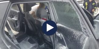 Merr flakë makina në lëvizje