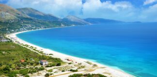 “The Telegraph’’: Pse miliona pushues britanikë mund të dynden së shpejti në Shqipëri?