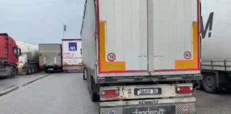 Sulmohet me gurë nga gjashtë persona të paidentifikuar kamioni shqiptar në Zveçan