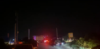 Përplasen dy automjete, humb jetën pasagjeri