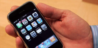 Shitet për 190 000 dollarë një iPhone i rrallë i vitit 2007