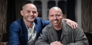 U braktis në kosh mbeturinash nga nëna/ 60-vjeçari takohet pas gjashtë dekadash me vëllanë, detaji i dhimbshëm