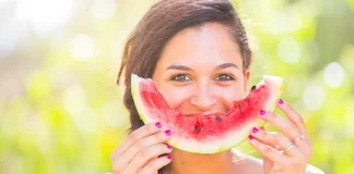 Vala e të nxehtit, çfarë rekomandojnë ekspertët të hanë në të 40-tat