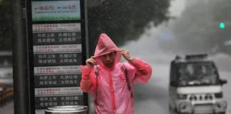 Tajfuni vdekjeprurës Doksuri përmbyt Pekinin! Mijëra njerëz largohen nga shtëpitë teksa një stuhi e dytë i afrohet Kinës