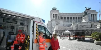 ITALI – Mjekët e emergjencës në ”arrati”, vetëm 2 300 nga 6 000 që nevojiten