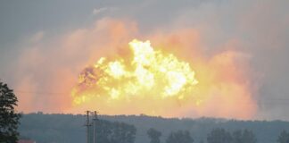 ATHINE – Zjarret në pyje përfshijnë edhe një depo municioni të ushtrisë