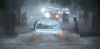 Shirat e dendur godasin shtetet indiane, të paktën 15 të vdekur