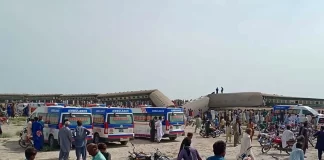 Treni del nga binarët në Pakistan, 22 të vdekur dhe 50 të lënduar