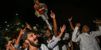 Çuditë s’kanë fund/ Kompanitë në Indi u japin 1 ditë pushim punonjësve për të parë filmin e aktorit që adhurojnë