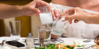 Përse disa lloje rakie kanë ngjyrë të bardhë?