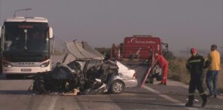 Aksident tragjik në aksin Athinë-Selanik/ Autobusi me turistë serb përplaset me dy automjete, tre viktima, dhjetëra të plagosur