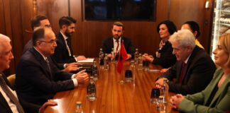 Presidenti Begaj takim me përfaqësuesit e partive politike shqiptare në Maqedoninë e Veriut