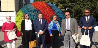 Shefi i Zyrës së BE në Prishtinë viziton instilacionin në formë lëmshi: Të respektohen të drejtat e fëmijëve me aftësi të kufizuara