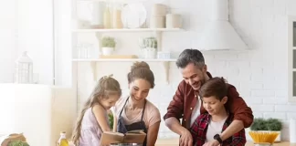 Studim: Fëmijët që nuk hanë darkë me të atin pranë janë më të padisiplinuar