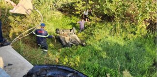 Aksident në mbikalimin e Patokut/ 32-vjeçarja bie në kanal me makinë, vdes gjatë rrugës për në spital