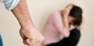 Mbajti të mbyllur dhe dhunoi bashkëshorten dhe fëmijën, arrestohet shqiptari në Greqi