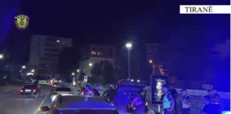 Bënin manovra të gabuara me makinë në Tiranë, arrestohen dy të rinj të cilit ishin nën efektin e drogës
