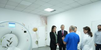 Ministrja e Shëndetësisë Albana Koçiu dhe Ambasadori i Japonisë Mitsuyuki vizitojnë Spitalin e Traumës: Rritet kapaciteti i shërbimeve