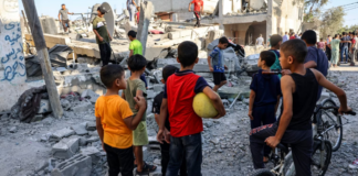 Banorët e dëshpëruar të Gazës në kërkim të ushqimit, ujit dhe sigurisë