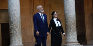 Samiti i Komunitetit Politik Europian/ Rama dhe bashkëshortja e tij takojnë Mbretin e Spanjës, publikohen pamjet