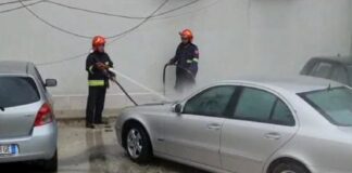 Elbasan, merr flakë servisi i automjeteve , digjen dy makina