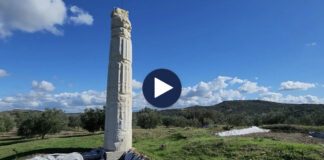 Rrënojat e tempullit antik/ Restaurimi i kolonës po tërheq vizitorë në Shtyllas