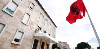 Festat e nëntorit/ Qeveria merr vendimin: E hëna pushim për administratën shtetërore, do të zëvendësohet më vonë