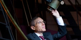 Gjuetari i alienëve/ Astrofizikani i Harvardit, Avi Loeb thotë se ka gjetur prova të jetës jashtëtokësore