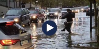 Shiu ‘përmbyt’ Durrësin! Trafik i rënduar, nxënësit kalojnë rrugët me vështirësi
