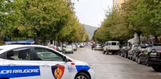 Shpërthen lënda plasëse, dëmtohen xhamat e një biznesi